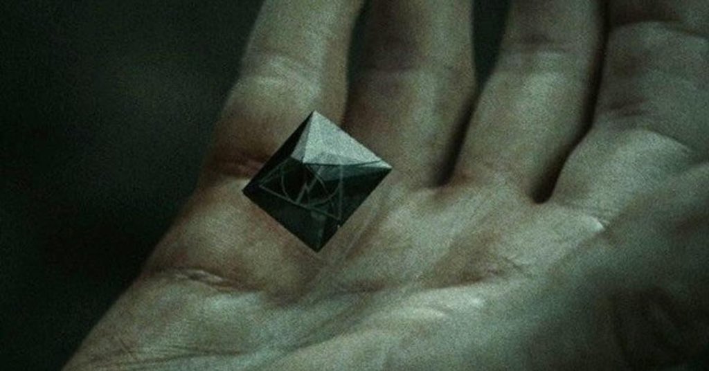 soulofstories_'s tweet photo. which deathly hallow would you want?

• elder wand
• invisibility cloak
• resurrection stone https://t.co/lxd9Ht4YyI