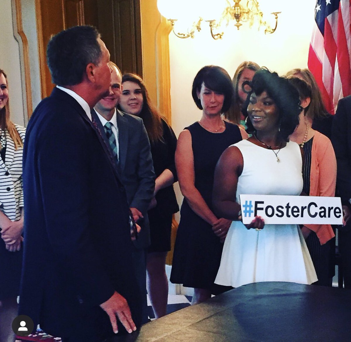 FosterShareKevi's tweet photo. Ohio is a RED state! Yet the predominant color of #FosterCare is BLACK &amp; BROWN!  This adoption month I’m grateful for @JohnKasich for extending foster care in OHIO fron 18 to 21! Now we just need alumni’s being PAID consultants! Grateful for your term! https://t.co/joqjKopeoV