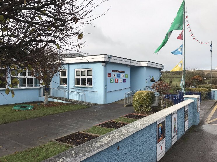 GDCPaudie's tweet photo. School coaching this morning @BarryroeNScork 2nd to 6th class had fun challenging themselves with the ball, many thanks to school &amp; students for the warm welcome #oldphoto #gaafun https://t.co/zeoBPzYO1t