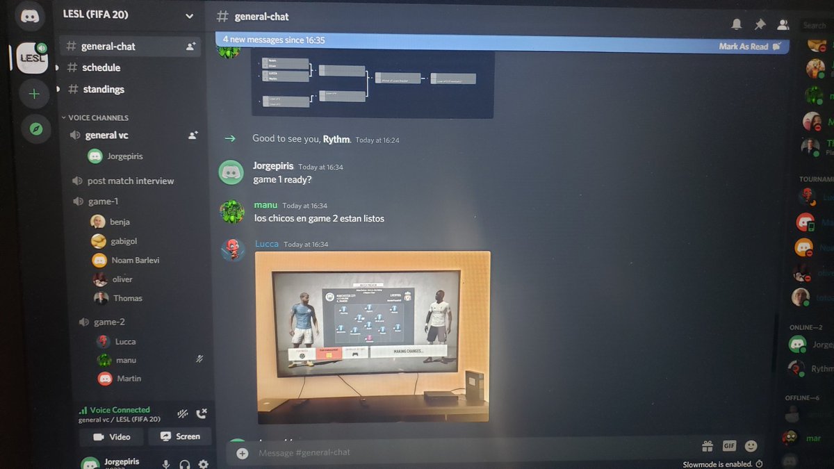Jorge__Piris's tweet photo. Damos comienzo al primer torneo de Lincoln Electronic Sport Tournament #LESL , diseñado y dirigido por alumnos.
#aelincoln
@CristianoWhite
@RoseFattaMari 
@lincolnael @chunisegura
#fifa20 #ps4 https://t.co/YGnmaAGvE9