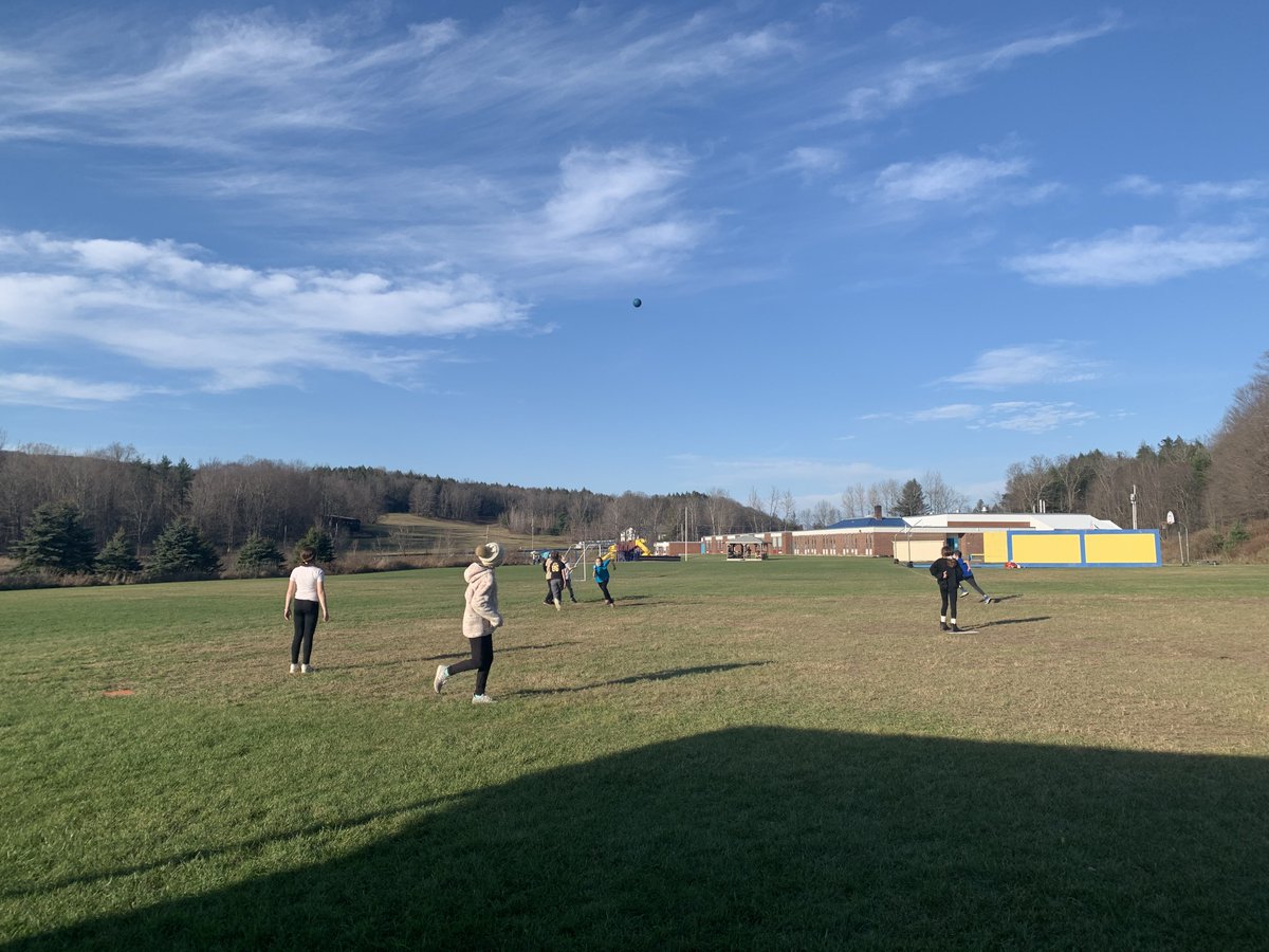 wsdvtschool's tweet photo. 5th grade kickball is pretty exciting at Westford School today! #5thgradePE #wsdPE #kickballgame #wsdsch #EWSD https://t.co/kbRZ28DCwG