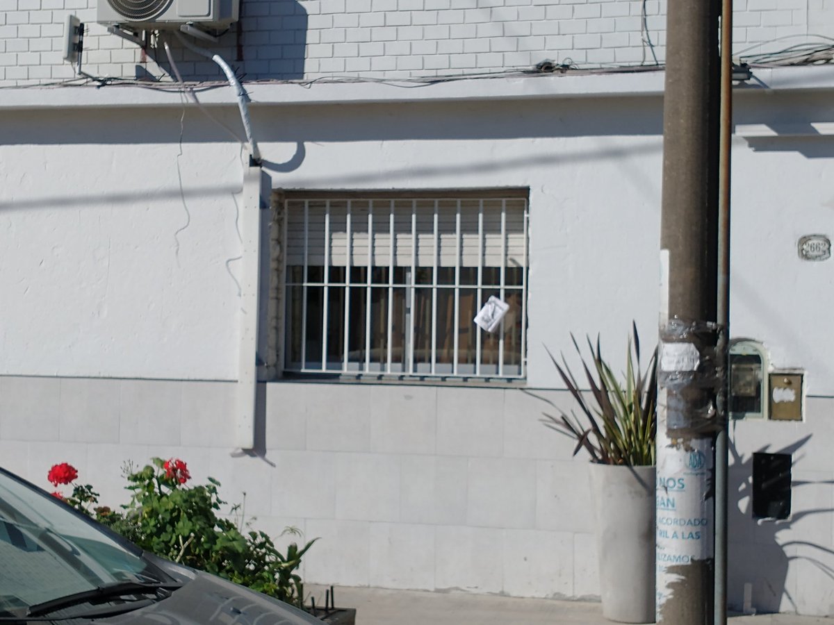 JuamPaPeralta's tweet photo. Clínica San Francisco, en San Justo, La Matanza, depende del @PAMI_org_ar. No dan información sobre los pacientes que están graves y atienden por una ventanita y mal. No quieren dar ni el nombre de su director que sería un tal doctor Torres. Por favor @luanavolnovich. Es URGENTE! https://t.co/ivujSb1Khu