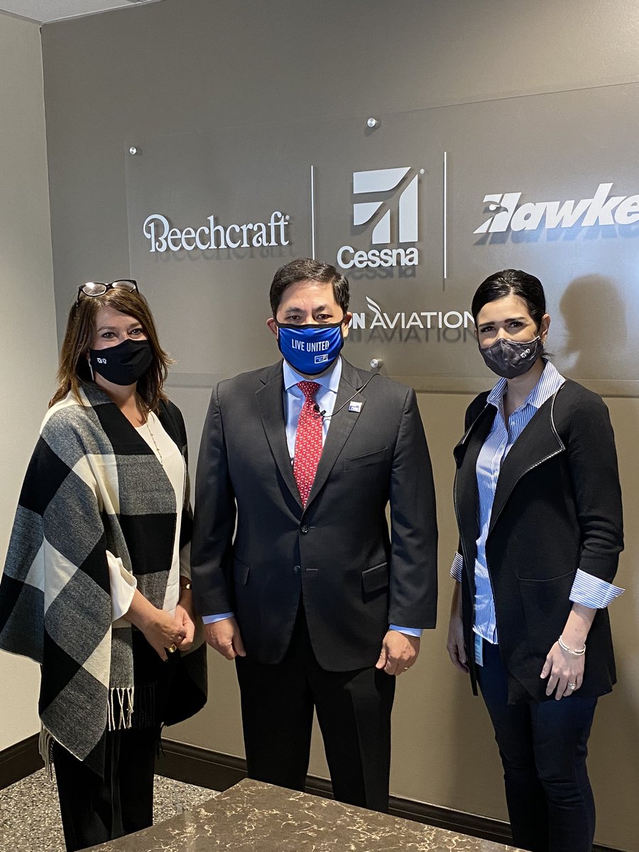 PeteNajera1's tweet photo. I am grateful for rockstar partners like @rlgroene, @StephanieHarder and the entire team at @TextronAviation who give back to the community through their support of the @unitedwayplains. Together, we will advance the common good. #PeopleHelpingPeople #UnitedWeWin #ILoveWichita https://t.co/4Zju7xhtuf