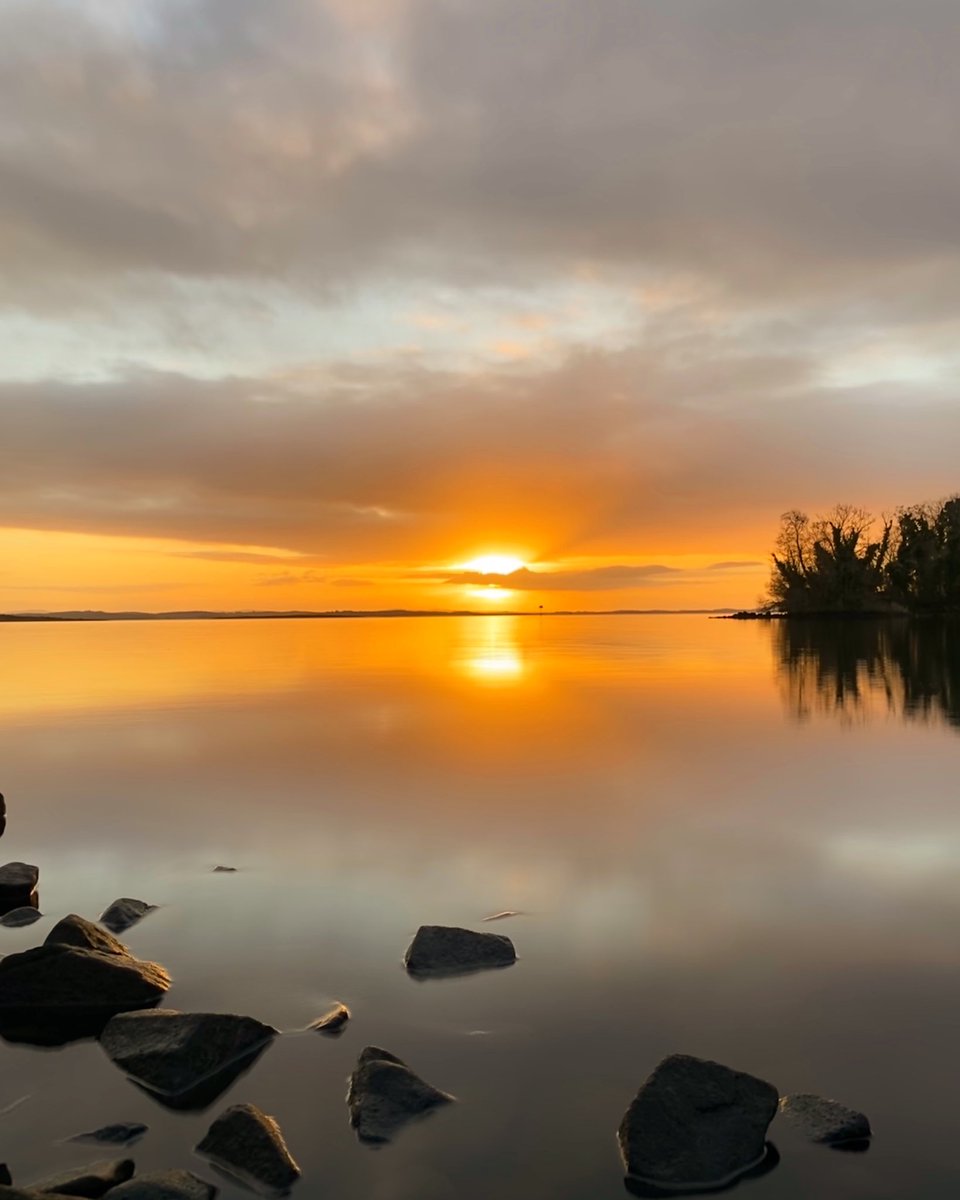 NI_EXPLORER's tweet photo. Absolute stillness on Lough Erne. 

Not a bad place to sip on a little whiskey 🥃 https://t.co/GskuQhfiHX