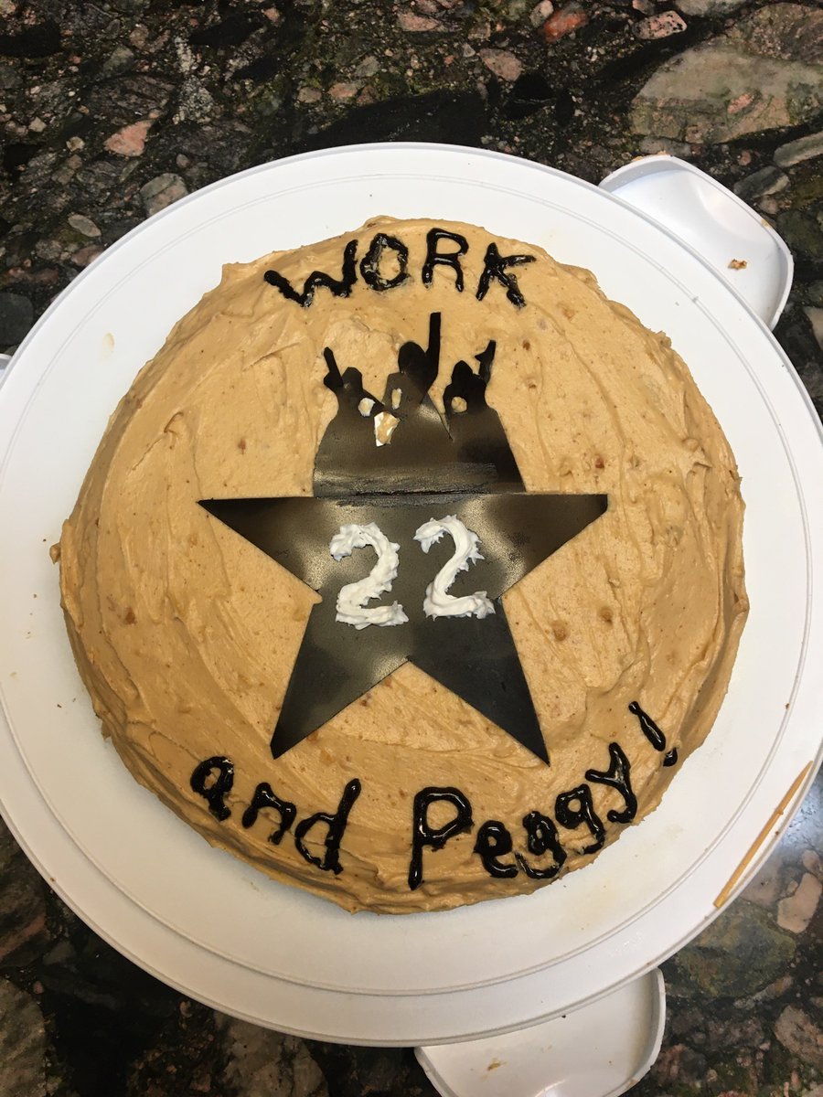 corinna_hogan's tweet photo. My mom makes the best birthday cakes every single year 😭😭😭💜💜💜💜💜💜💜💜💜
@HamiltonMusical #hamilcake https://t.co/YvG8QbnaQ8