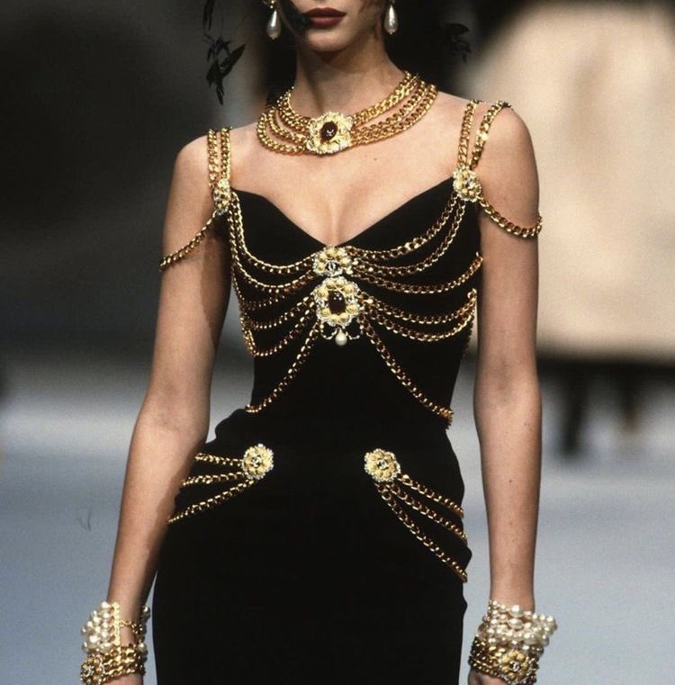 femmeduart's tweet photo. 90s runway looks https://t.co/6akGTlIsz6