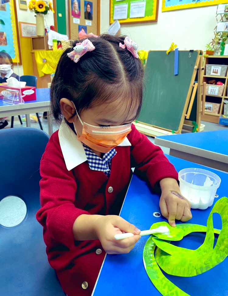 anfield_schhk's tweet photo. The children in #BearClass have been pattern explorers this week! They have matched patterns to animals and created their very own patterned snakes π #AnfieldSchoolHK #HongKongSchools #InternationalSchoolHK #LagunaVerde #Kindergarten https://t.co/l4me4xPAEG
