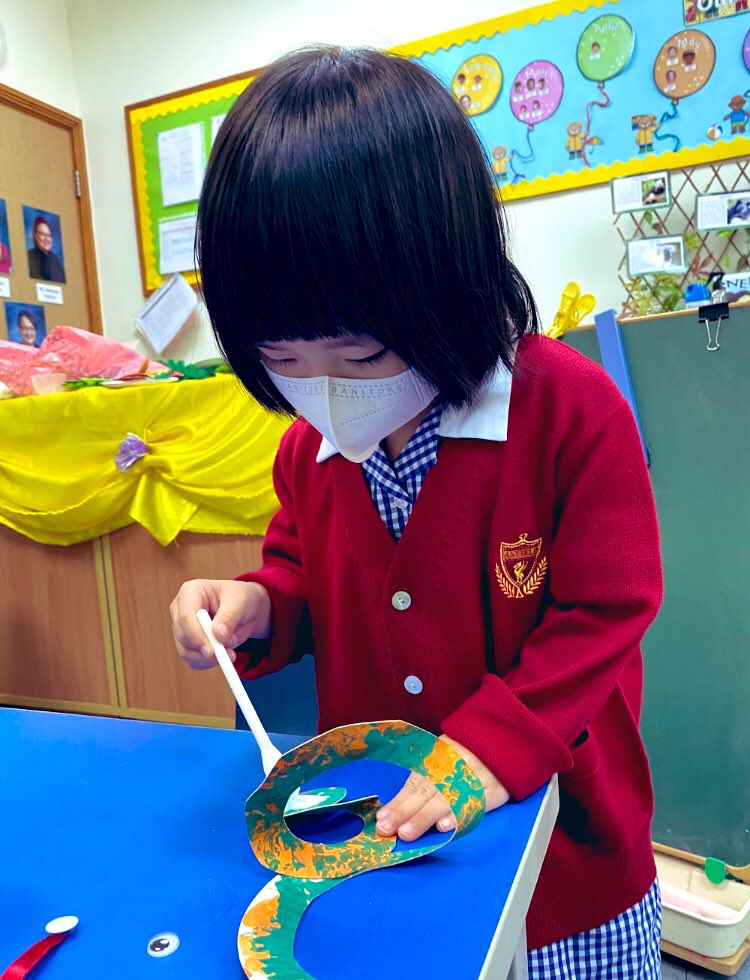 anfield_schhk's tweet photo. The children in #BearClass have been pattern explorers this week! They have matched patterns to animals and created their very own patterned snakes π #AnfieldSchoolHK #HongKongSchools #InternationalSchoolHK #LagunaVerde #Kindergarten https://t.co/l4me4xPAEG