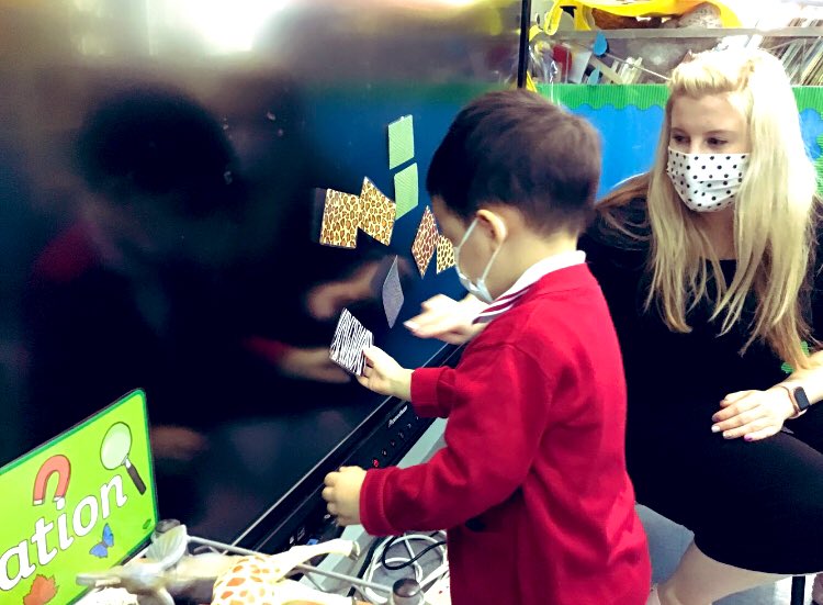 anfield_schhk's tweet photo. The children in #BearClass have been pattern explorers this week! They have matched patterns to animals and created their very own patterned snakes π #AnfieldSchoolHK #HongKongSchools #InternationalSchoolHK #LagunaVerde #Kindergarten https://t.co/l4me4xPAEG