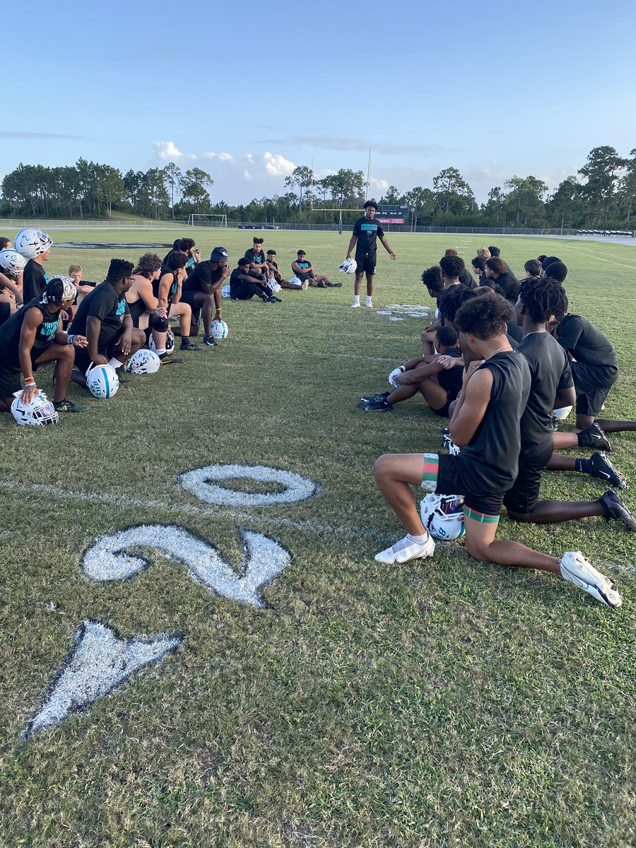 BaysideBears1's tweet photo. #LastTackle for the #Classof2021 before we take the field one last time against our baby brothers! #RivalryWeek! #UnfinishedBusiness #Beardown #Bearwitness
@loganbrabham2 @TahjaiGraham @JacobShoulberg @Domenick_santos @zyon_hayden56 @CamronWiliamson @colten_bleau54 @brichxrd https://t.co/VqICHGIxYw