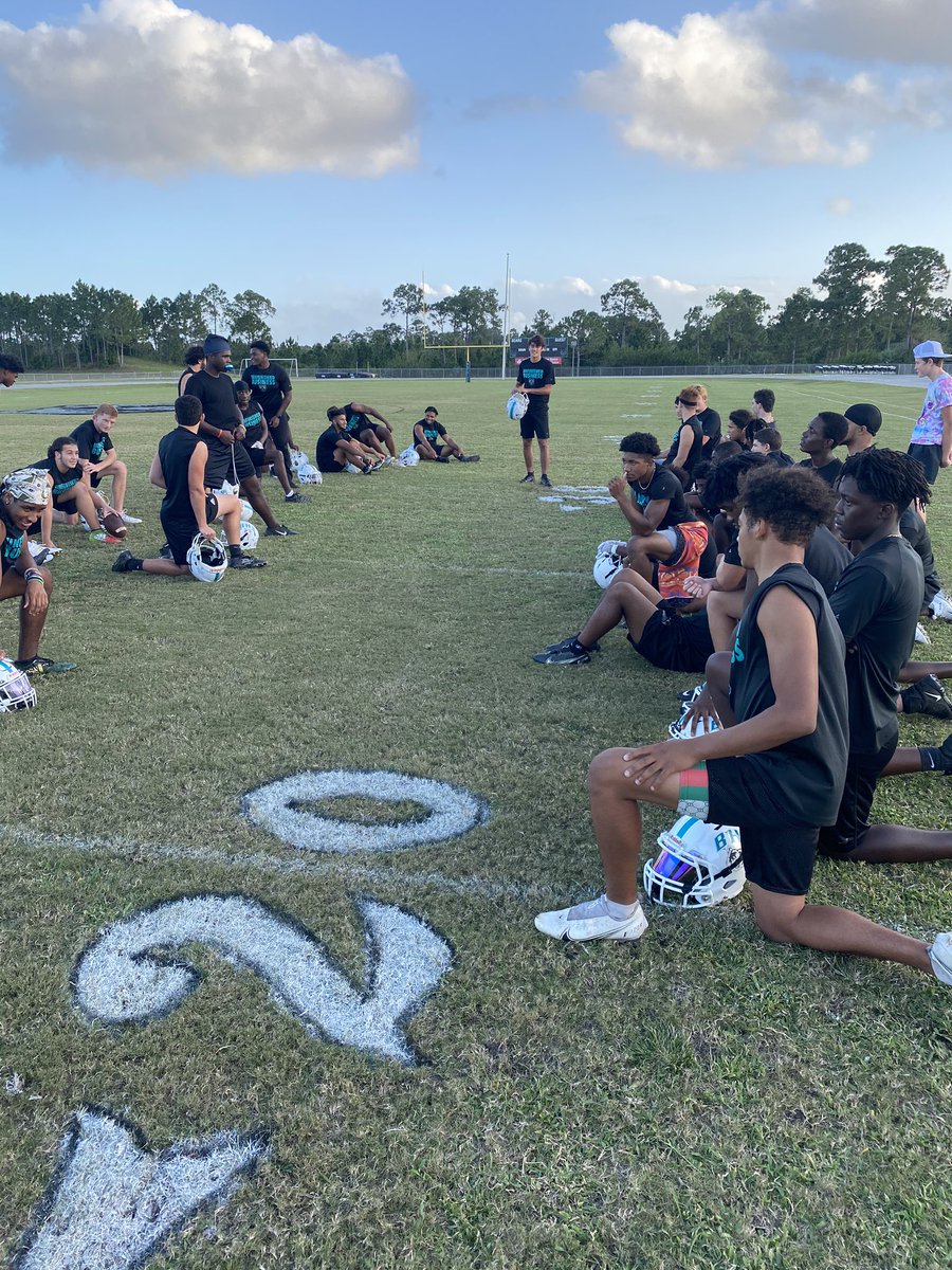 BaysideBears1's tweet photo. #LastTackle for the #Classof2021 before we take the field one last time against our baby brothers! #RivalryWeek! #UnfinishedBusiness #Beardown #Bearwitness
@loganbrabham2 @TahjaiGraham @JacobShoulberg @Domenick_santos @zyon_hayden56 @CamronWiliamson @colten_bleau54 @brichxrd https://t.co/VqICHGIxYw