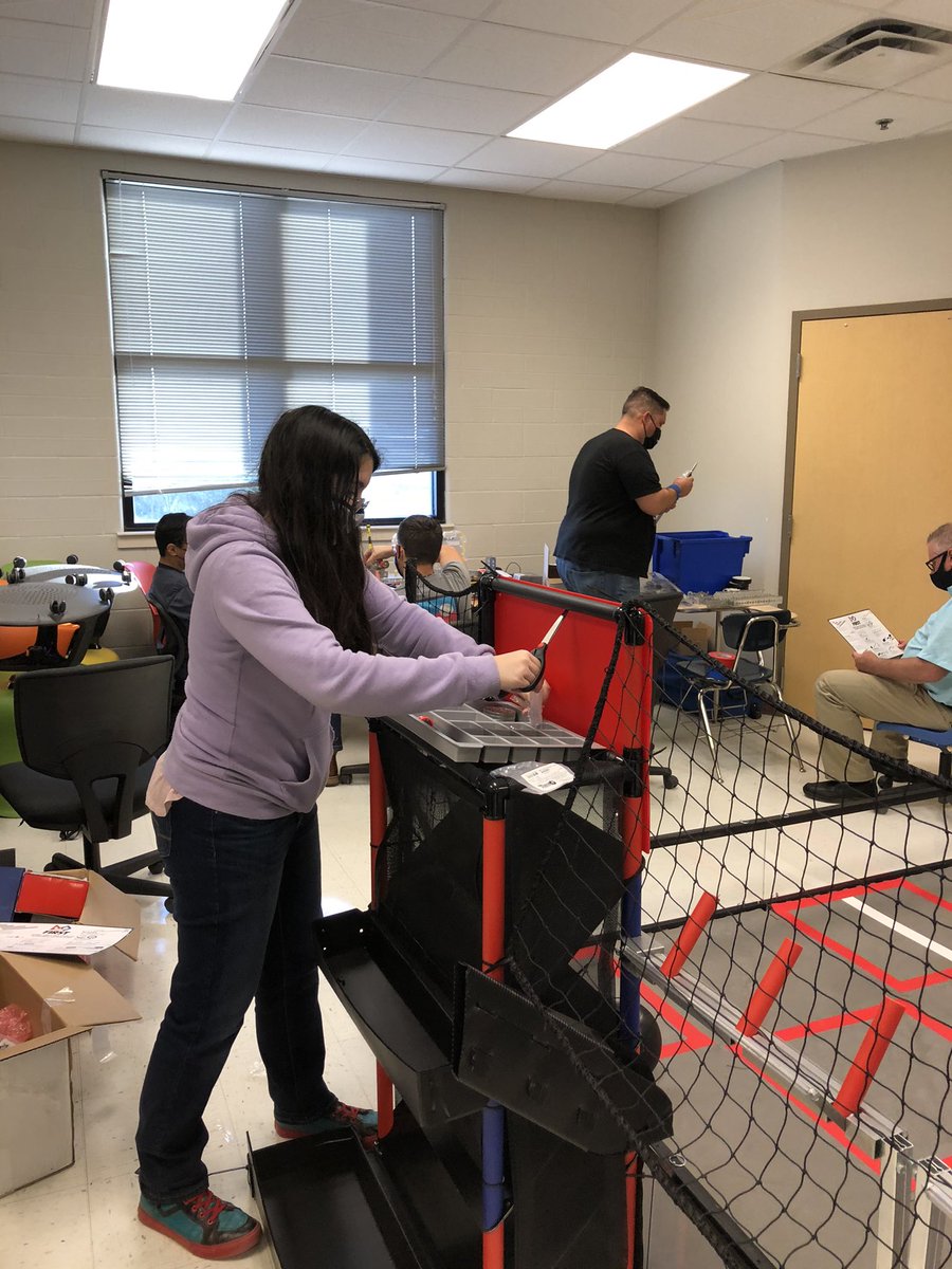 saenzclassrocks's tweet photo. SHS Robotics in action #FTC #Robotics #HardWorkPaysOff #BulldogNation #WeareSomerset https://t.co/zkICuEeqlP