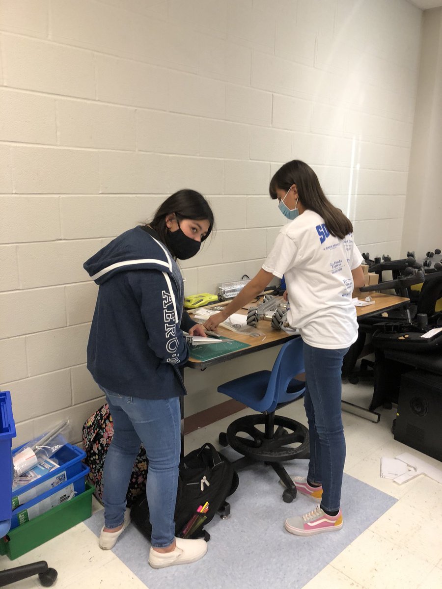 saenzclassrocks's tweet photo. SHS Robotics in action #FTC #Robotics #HardWorkPaysOff #BulldogNation #WeareSomerset https://t.co/zkICuEeqlP