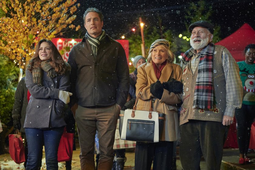 OTHWebnet's tweet photo. A few more photos of @BethanyJoyLenz in @hallmarkchannel's #FiveStarChristmas! She stars alongside @webstervictor!🎄🌟#OneTreeHill #OTHfamily #OTHalum #CountdownToChristmas https://t.co/f5TLduVBlx