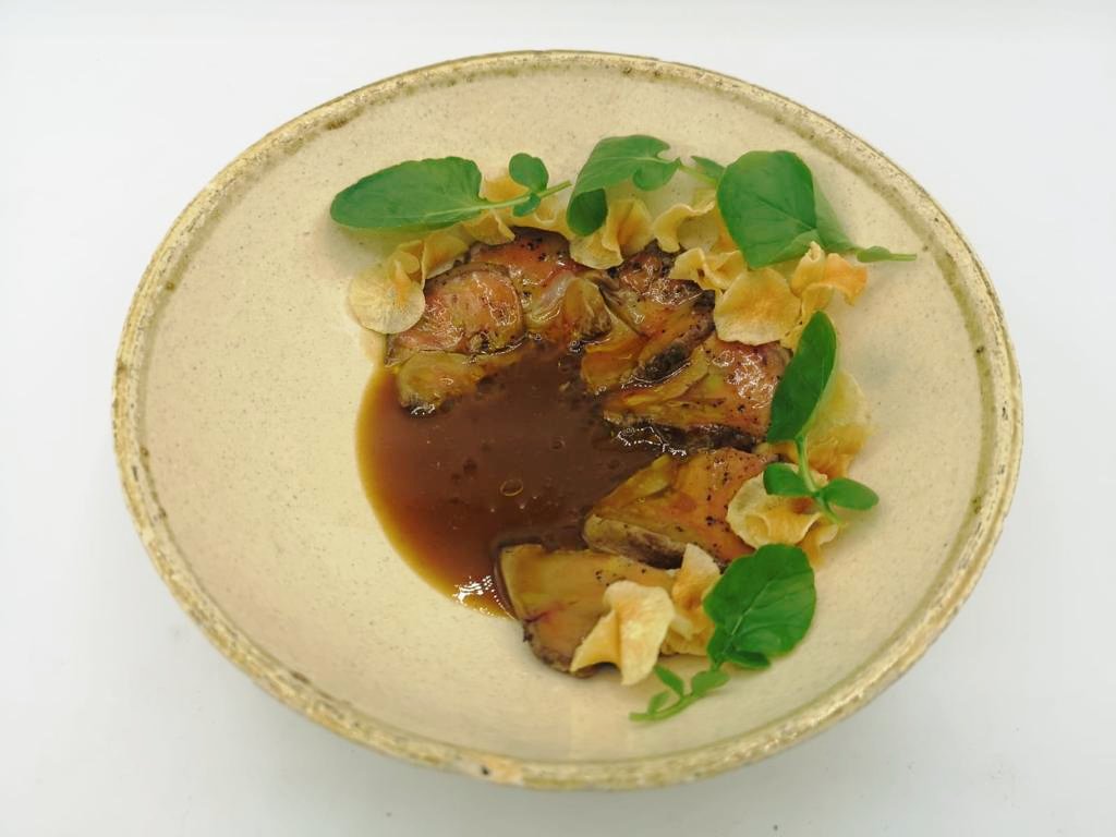 lmgastronomia's tweet photo. #EnsaladaWaldorf
#Tartar de #Sepia y #PapadaIbérica #Confitada con
#Lechedealmendras
#Foiegras #curado con
#jugodepato al #CafédeParís
#AntonioRomero
#Suculent https://t.co/FdzAHz45iB