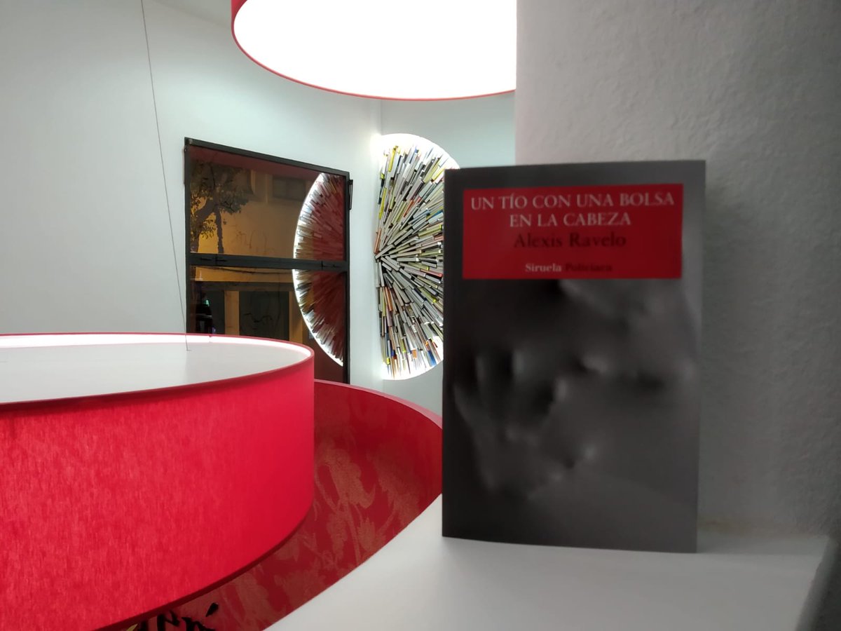 libroscanarios's tweet photo. ¡Presentación a la vista! @AlexisRavelo1, acompañado de Antonio Becerra Bolaños, mantendrán una charla/presentación del libro "Un tío con una bolsa en la cabeza" en #LaLibrería y nosotros lo retransmitiremos en #streaming 😍

📆13 de noviembre de 2020
⏰ 18:30h (hora canaria) https://t.co/RlsiSnYp31