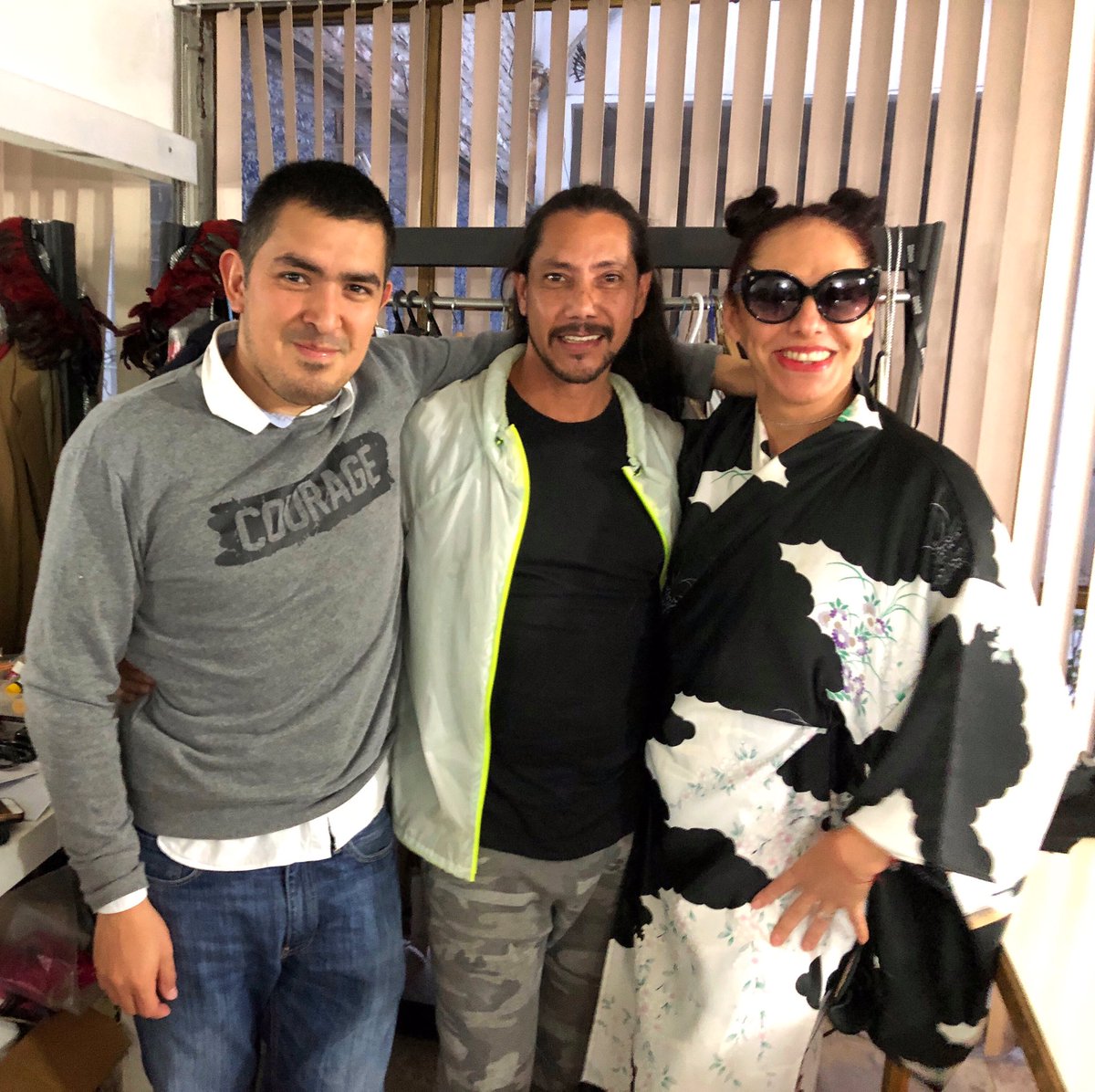 egowarneros's tweet photo. #warneros @La_Supermana con el maestro Enrique Samartin ✨👐🏻 #shooting #dressmaker https://t.co/qIDpsJYCc8