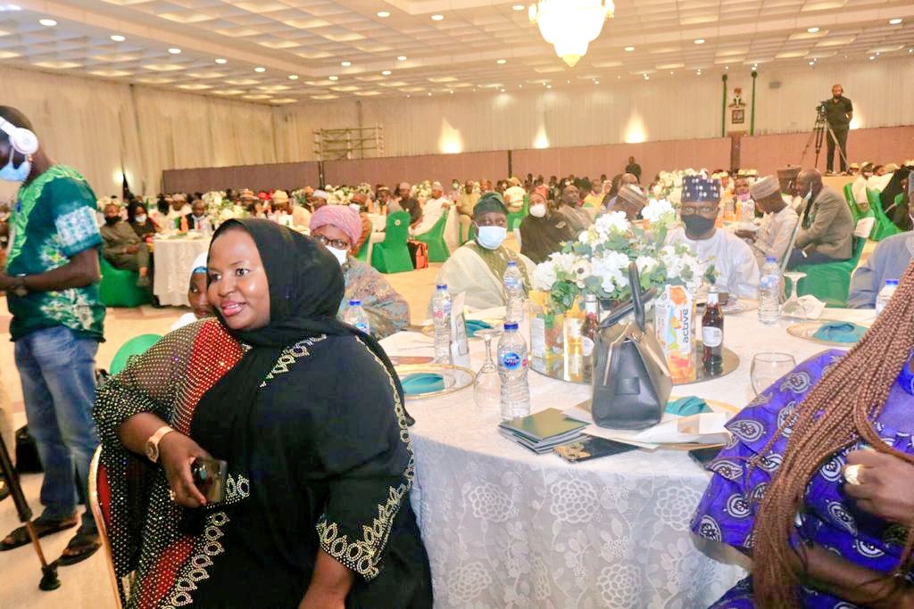 BornoYoung's tweet photo. Hello Tweeter!

Don't miss the latest pictures from the Presidential Villa, Abuja Nigeria. https://t.co/Smil9DSqai