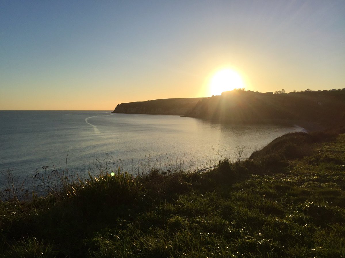 JuliaBlatchford's tweet photo. #Seaton #Devon late afternoon sunlight 😍 November 2020 https://t.co/atP0qi2mYd