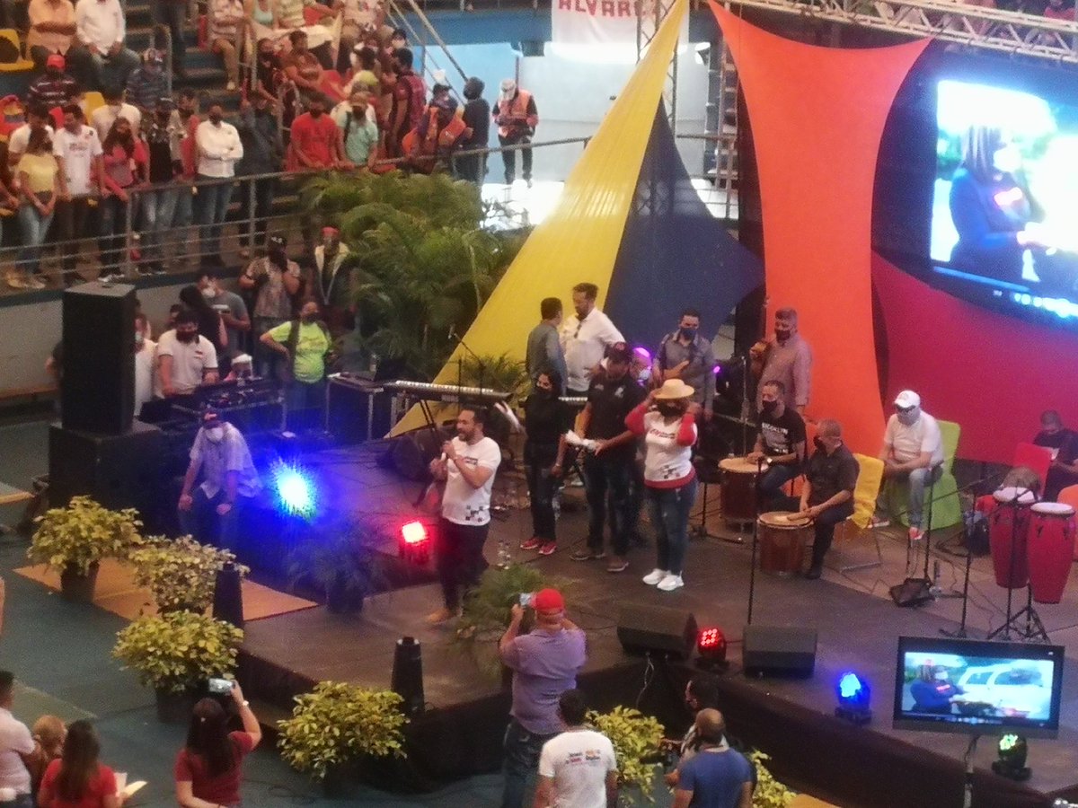 redintergranfe's tweet photo. @RIntercircuital desde San Cristóbal en este Inicio de Campaña Electoral Apoyando Nuestros Candidatos a la Asamblea Nacional @PSUVTachira por el Circuito 2 #JohanaRosales #JoseRojas Circuito 3 #MartaGallo #CarlosTovar
@MPPEDUCACION
@ZonaEducTachira
@charlychaves https://t.co/zEM9lkxssw