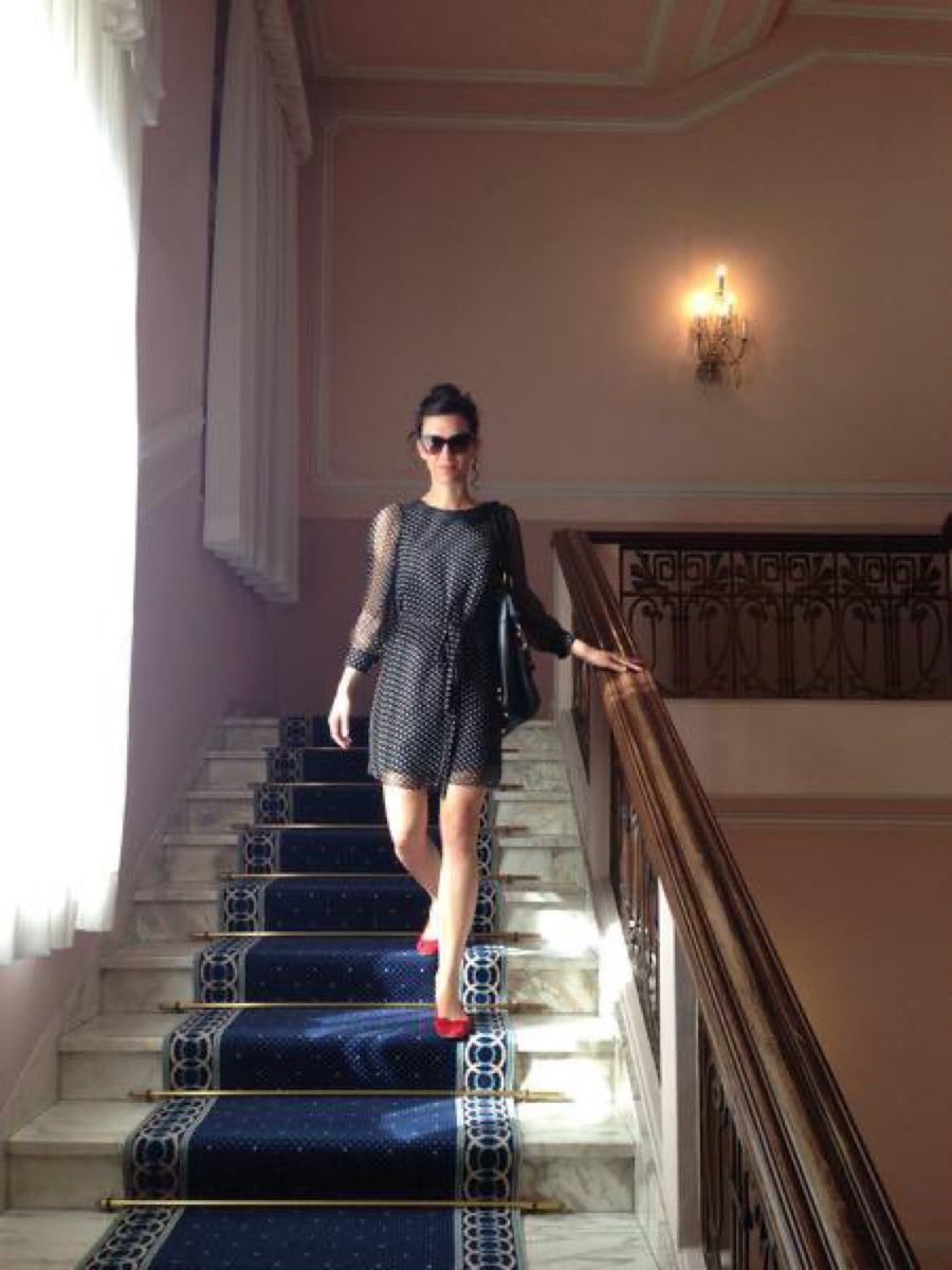 TheRoyalButler's tweet photo. Ladies and gentlemen remember when we go up a staircase we go up on the left and come down on the left. https://t.co/3F3k1uJ8PX