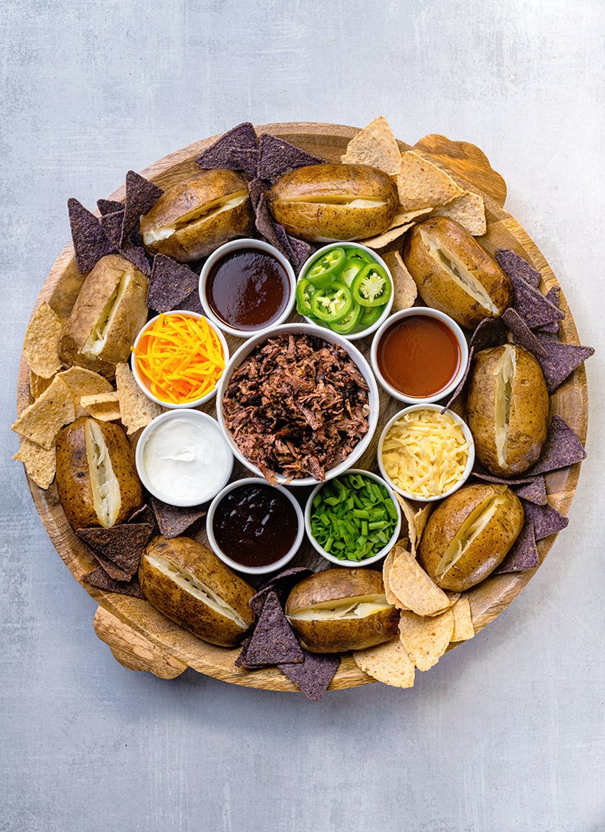 KansasBeef's tweet photo. This recipe is about as easy (and delicious) as it gets. Pop a few potatoes in the oven and order some brisket takeout from your favorite BBQ joint.
Get Our Tips for a Memorable Potato Bar: 

https://t.co/h6A4h8Sg4c

#kansasbeef #RecipeOfTheDay #easyrecipes https://t.co/XuubG9Op5a