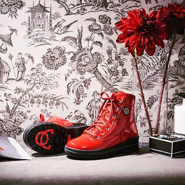 mycloverdale's tweet photo. Put your red boots on and dance the winter season blues away. @walkonacloudshoes
#olang #boots #winter #staysafe #womensboots #mensboots #winterboots #popofcolour #splashofcolour #wintergear #shopping #cloverdalemall #allyouneed #toronto https://t.co/QFPALXca7T