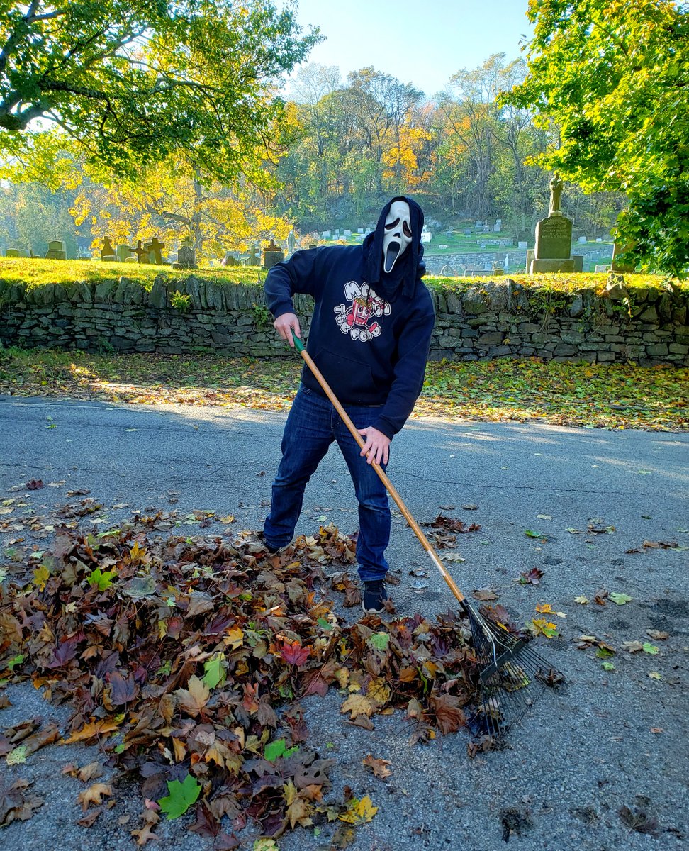 MovieTheFood's tweet photo. The never ending battle. Hope everyone is enjoying the fall foliage and getting ready for snow!

#MovieTheFood https://t.co/UyBBm4G5DF