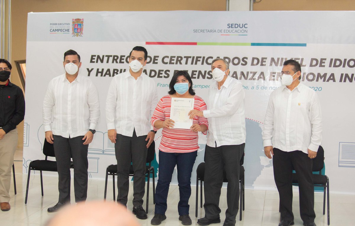 PedroArmentiaL's tweet photo. Entregamos junto al gobernador @AysaGonzalez  certificados de nivel de inglés y de habilidades de enseñanza del mismo idioma a docentes de varios municipios de la entidad, los cuales están avalados por la Universidad de #Cambridge. (1/2) https://t.co/43XuiFdZnS