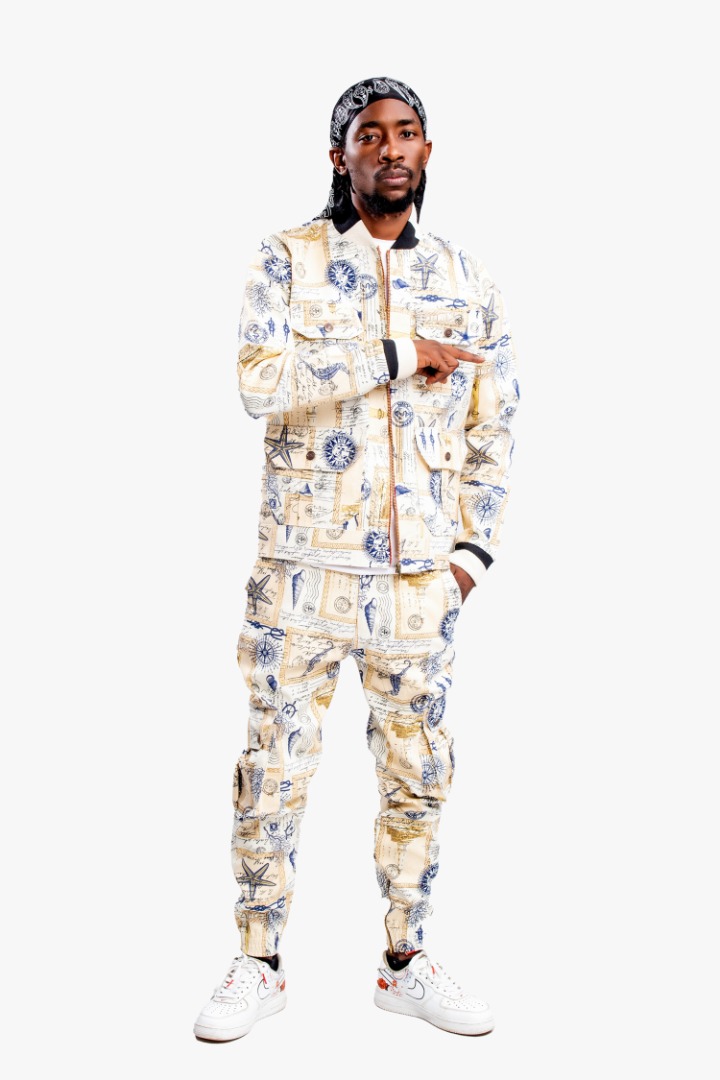 zimcelebs__'s tweet image. At this moment if you haven't heard the new @Raydizz729 banger #In2You feat. @realpoptain, @midorihenderson &amp;amp; @chiweddar unekakusara like. Dont be left out. Have a listen 🔥🔥🔥

youtu.be/ZezHLzxX2tM