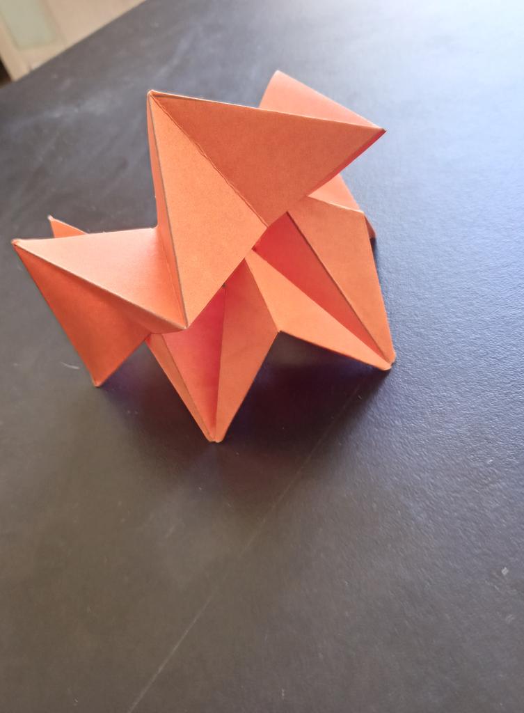 Milaarch1's tweet photo. #correcion2 #3Origamis #OrigamiArquitectonico #Maqueta #SeccionC2020C #TecnicasDeRepresentacion #rjmc2020c @notiuru @arquitecturauru @cardonarichard  #Milagrosurdaneta https://t.co/SbDPbIUrLQ
