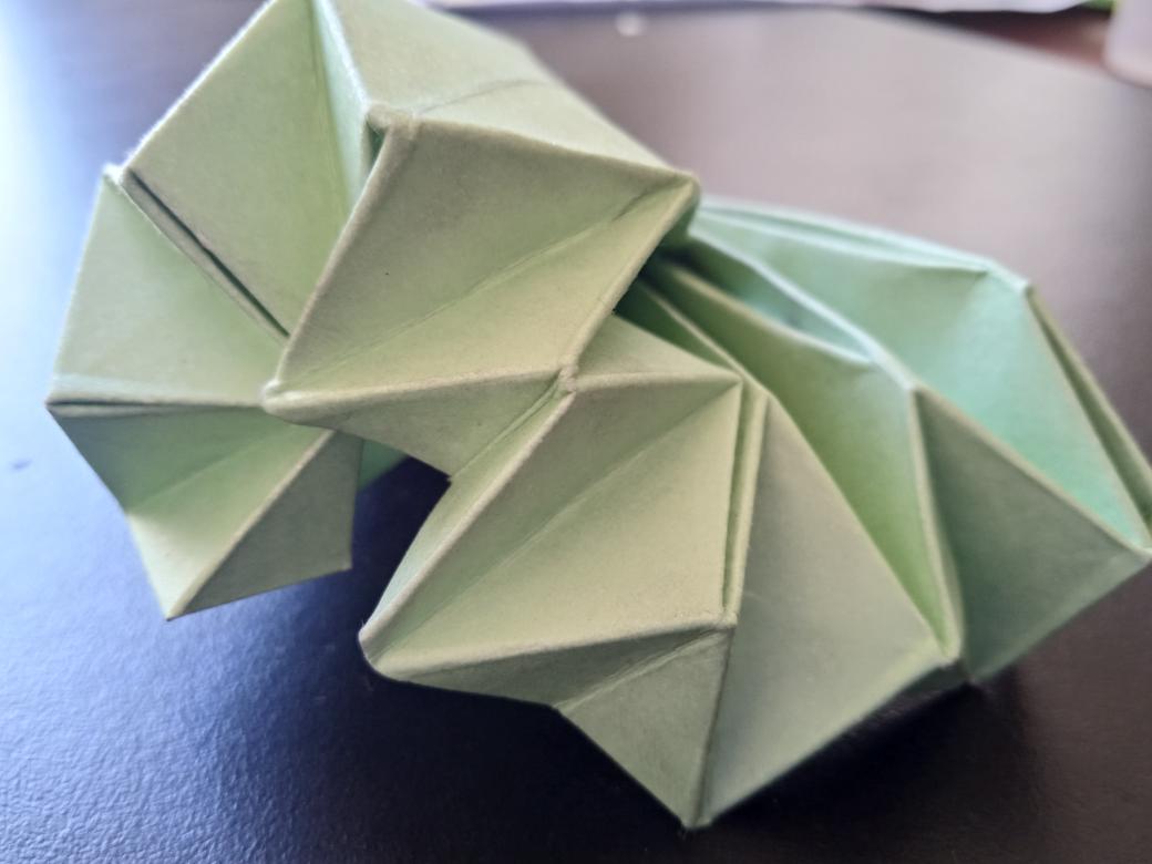 Milaarch1's tweet photo. #correcion2 #3Origamis #OrigamiArquitectonico #Maqueta #SeccionC2020C #TecnicasDeRepresentacion #rjmc2020c @notiuru @arquitecturauru @cardonarichard  #Milagrosurdaneta https://t.co/SbDPbIUrLQ