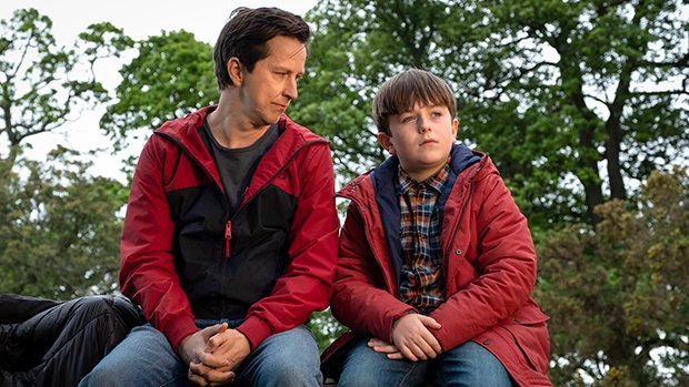 YleTV1's tweet photo. Joe tapaa äidin uuden ystävän ja pääsee isän kanssa värikkäälle retkelle.
Brittisarja Poika joka katosi musiikkiin klo 19 #yletv1 #TheAWord @leeingleby #MaxVento https://t.co/8RzhSqklml https://t.co/uxhEZh129I