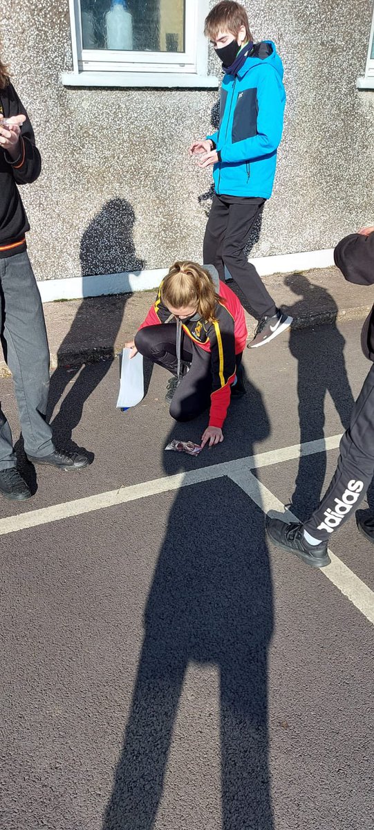 ccn_school's tweet photo. As part of the RSC Mission Starlight Global experiment TYs were on a mission to discover what material /sunscreen best protects against UV radiation today. Another great Chemistry class ☀️@ceist1 @TYUpdated https://t.co/rr6rVKgPyJ
