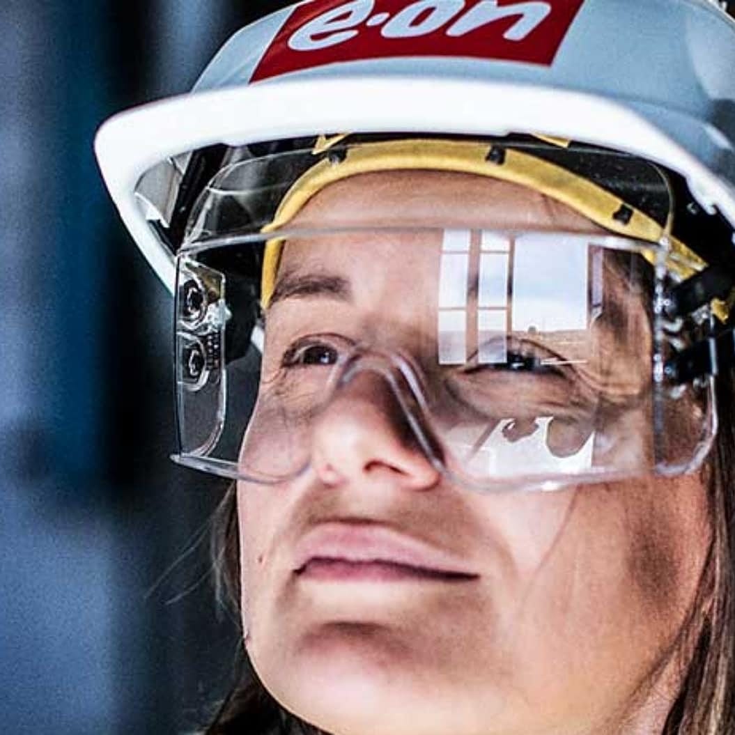 #ÅretsKraftkvinna2020 är Azra Sapcanin, produktionschef på E.ON Energilösningar i Örebro!! Grattis!!

@kraftkvinnorna #åretskraftkvinna