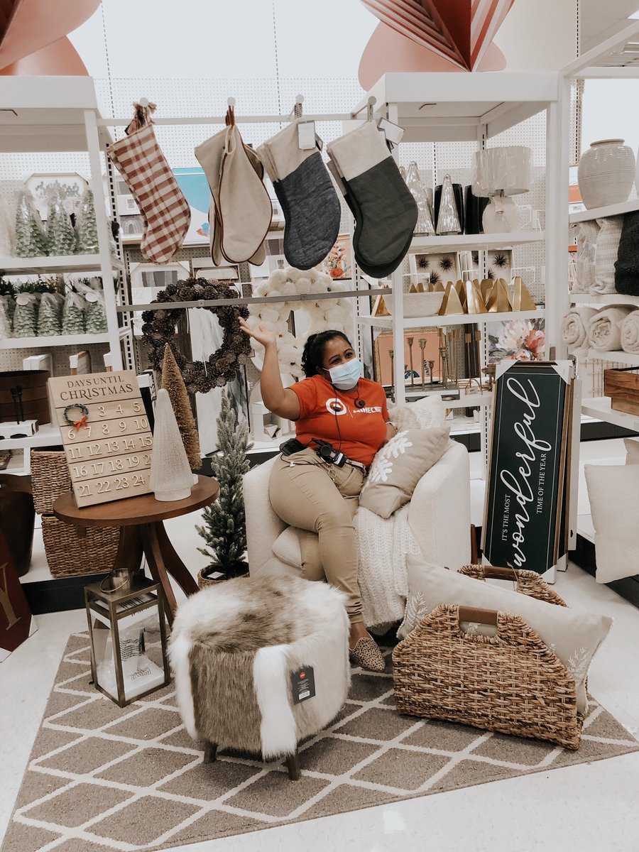 adrianinstyle's tweet photo. VM Cathy bringing the holiday joy! 🎄 Always making sure to set the scene for a cozy holiday🤩 #T2848
@Izabella121 @Cristina_Soto2 https://t.co/xUXwGy2sVw