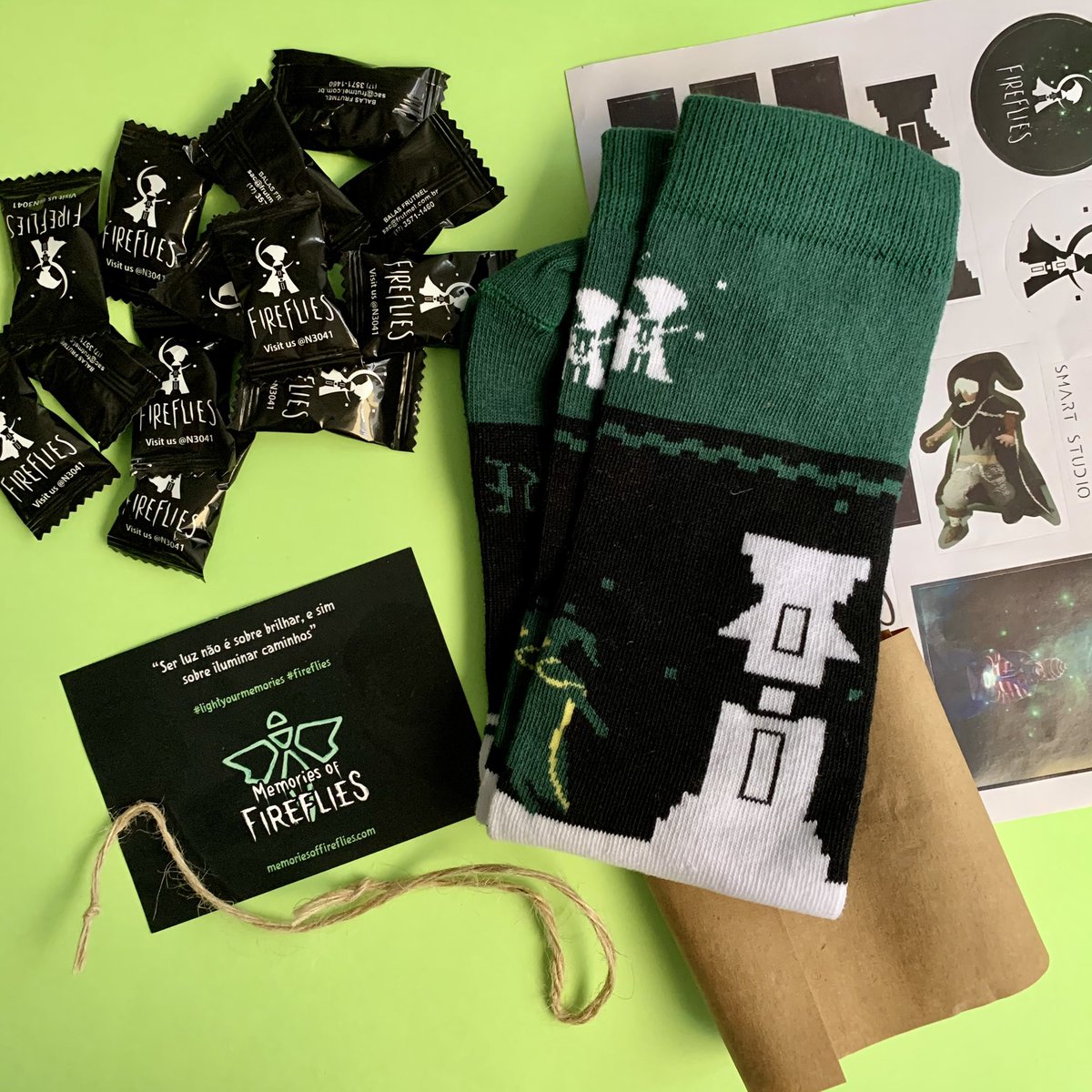 trostes's tweet photo. SORTEIO!

eu recebi aqui um kit super fofinho do jogo memories of fireflies e o mais legal é q vou poder sortear um kit igual esse + uma key steam dele pra vcs tbm!!! 💚

pra participar só dar rt nesse tweet e estar me seguindo aqui e segue tbm o perfil do jogo @LightYourMemory https://t.co/8EQwRTIsXg