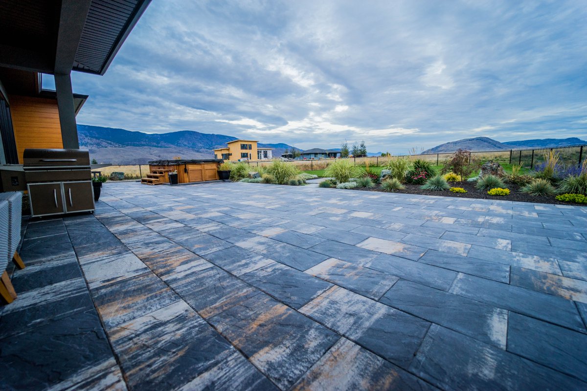 barkmanconcrete's tweet photo. This landscape project celebrates the beauty of our Lexington slab in Flint. #tbt
Contractor: @denalilandscapeanddesigninc
⠀
#Barkman #BarkmanConcrete #CreatingConcreteSolutions #Lexington #Slabs #Flint #OutdoorSpaces #OutdoorLiving #ConcreteDesign #Hardscapes #LetsLandscape https://t.co/FUCp1kmbGp