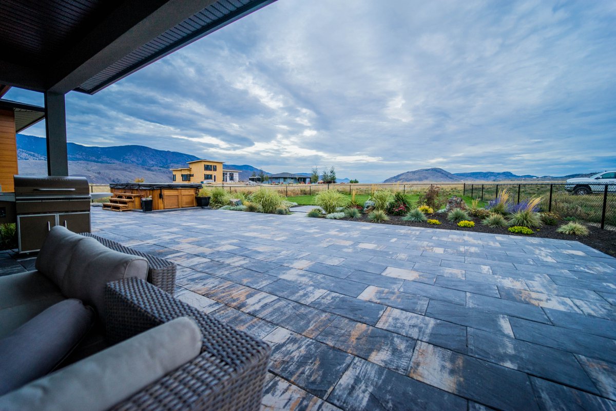 barkmanconcrete's tweet photo. This landscape project celebrates the beauty of our Lexington slab in Flint. #tbt
Contractor: @denalilandscapeanddesigninc
⠀
#Barkman #BarkmanConcrete #CreatingConcreteSolutions #Lexington #Slabs #Flint #OutdoorSpaces #OutdoorLiving #ConcreteDesign #Hardscapes #LetsLandscape https://t.co/FUCp1kmbGp
