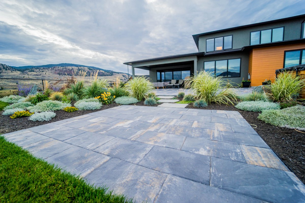 barkmanconcrete's tweet photo. This landscape project celebrates the beauty of our Lexington slab in Flint. #tbt
Contractor: @denalilandscapeanddesigninc
⠀
#Barkman #BarkmanConcrete #CreatingConcreteSolutions #Lexington #Slabs #Flint #OutdoorSpaces #OutdoorLiving #ConcreteDesign #Hardscapes #LetsLandscape https://t.co/FUCp1kmbGp