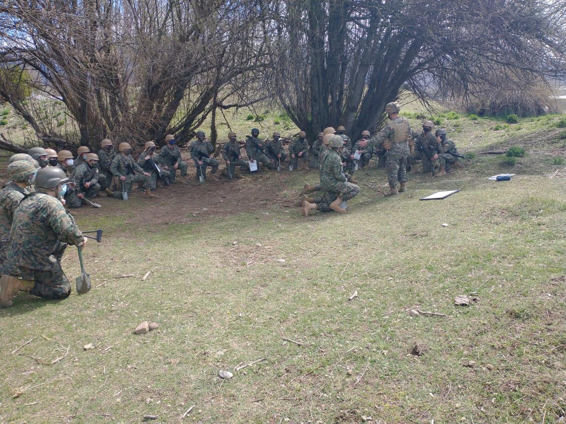 Ejercito_Chile's tweet photo. #Temuco: Destacamos hoy a los 36 jóvenes que aprobaron el curso de nivelación e instrucción para Soldado de Tropa Profesional realizado en el Destacamento de Montaña N°8 "Tucapel", y ahora iniciarán su carrera en la planta del Ejército. #SLTP #ÚneteAlEjército @mindefchile https://t.co/U0lU2ON85Y