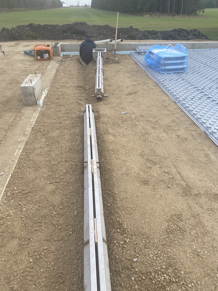 gleesonplbing's tweet photo. Custom drains installed for a small shop today with infloor heating https://t.co/sPCAOxQY1G