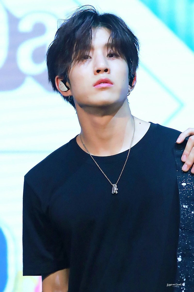 Jinjin as Aladdin- Hot + same abs- is willing to just about everything for the ppl they love - heart made of gold