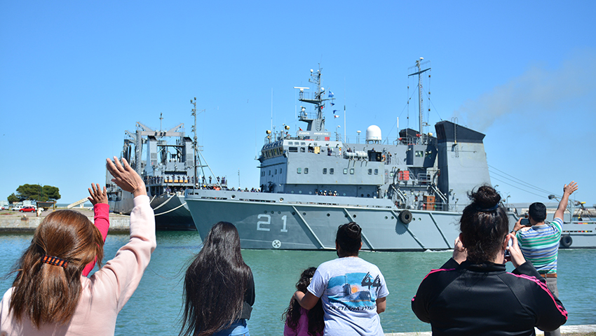 MinDefensa_Ar's tweet photo. #Antártida| Desde Puerto Belgrano zarpó el aviso ARA "Puerto Argentino" hacia Ushuaia para cumplir con la Patrulla Antártica Naval Combinada #PANAC.
Esta actividad se realiza cada año con el fin de proteger la vida humana en el mar y preservar el medioambiente en esas latitudes. https://t.co/SroKUTR9AX