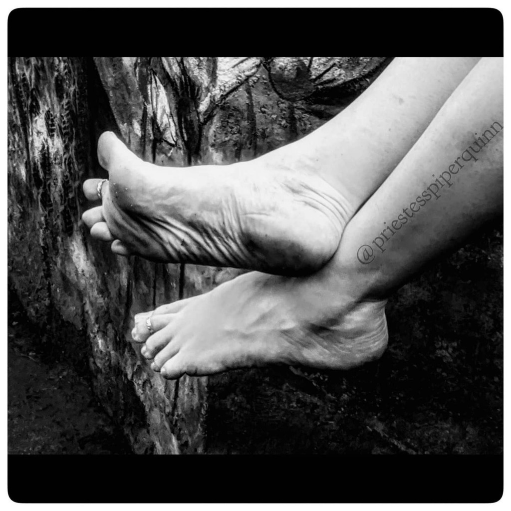 PriestessPQH's tweet photo. Happy #Thursday!  #blackandwhite 
#priestesspiperquinn
#prettypedicuredtoes #footfetishnation #feet #foot
#toes #pedicure
#footfetishgroup #prettyfeet #footmistress #prettytoes #feetporn #instafeet #cutefeet #beautifulfeet #feetworship #perfectfeet #hype… https://t.co/3DKdSLv37t https://t.co/Ezul90MUHw