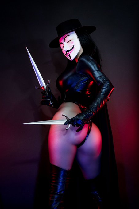 2 pic. Remember, remember the 5th of November https://t.co/HkRnHotf9M