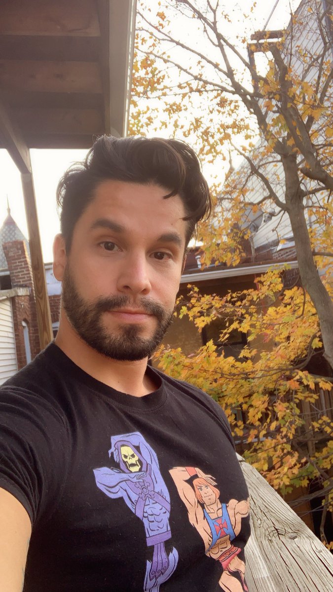 Xavico_2014's tweet photo. Taking selfies while trying to block out the paralyzing anxiety of the elections news cycle ... come through  already #nevada https://t.co/2pRZRhrAHM