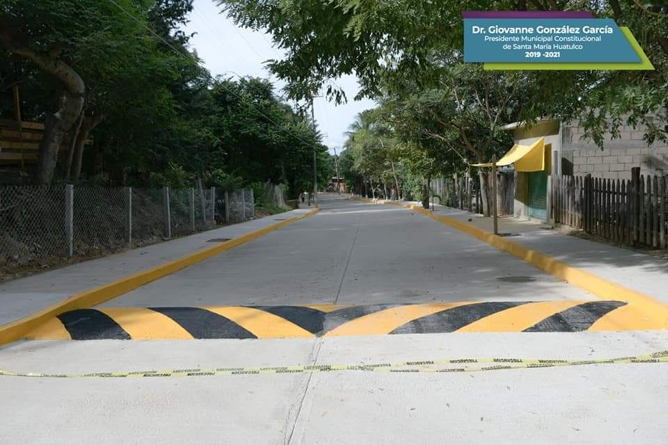 drgiovannehux's tweet photo. Junto a integrantes del ayuntamiento, inauguramos mil 680 metros cuadrados a base de concreto hidráulico para mejorar la circulación vial y peatonal de la avenida Hidalgo y la calle Tamarindos, en barrio Paso Ancho de la cabecera municipal.  

#ElCambioLoHacemosTodos https://t.co/E1x6ZQ3Vid