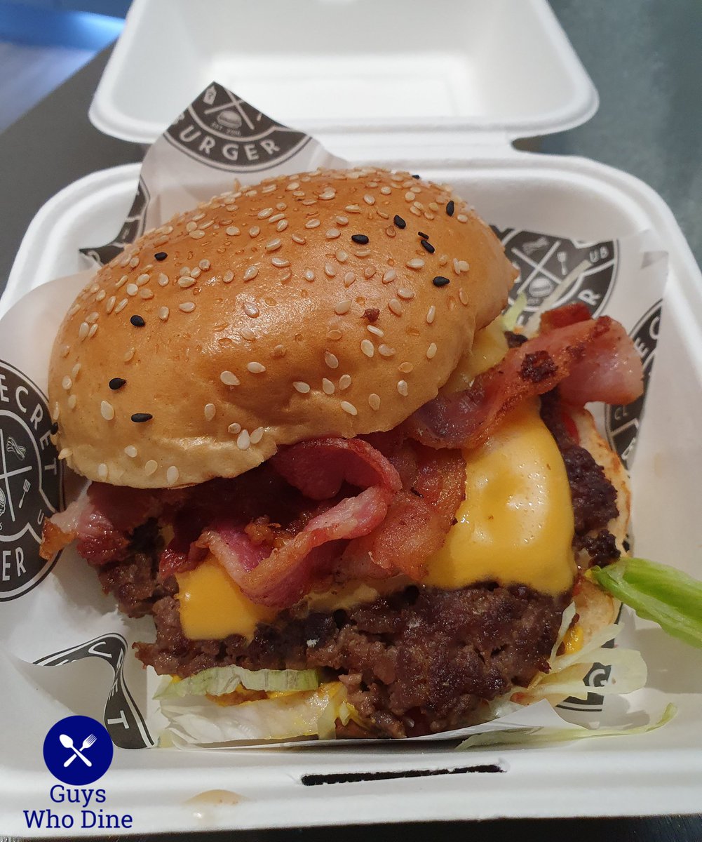 guysdine's tweet photo. Perfect #bonfirenight having a takeaway @secretburgerCLB from Albie's in #carlton #Nottingham #supportlocal #supportsmallbusiness https://t.co/etsd6705sI