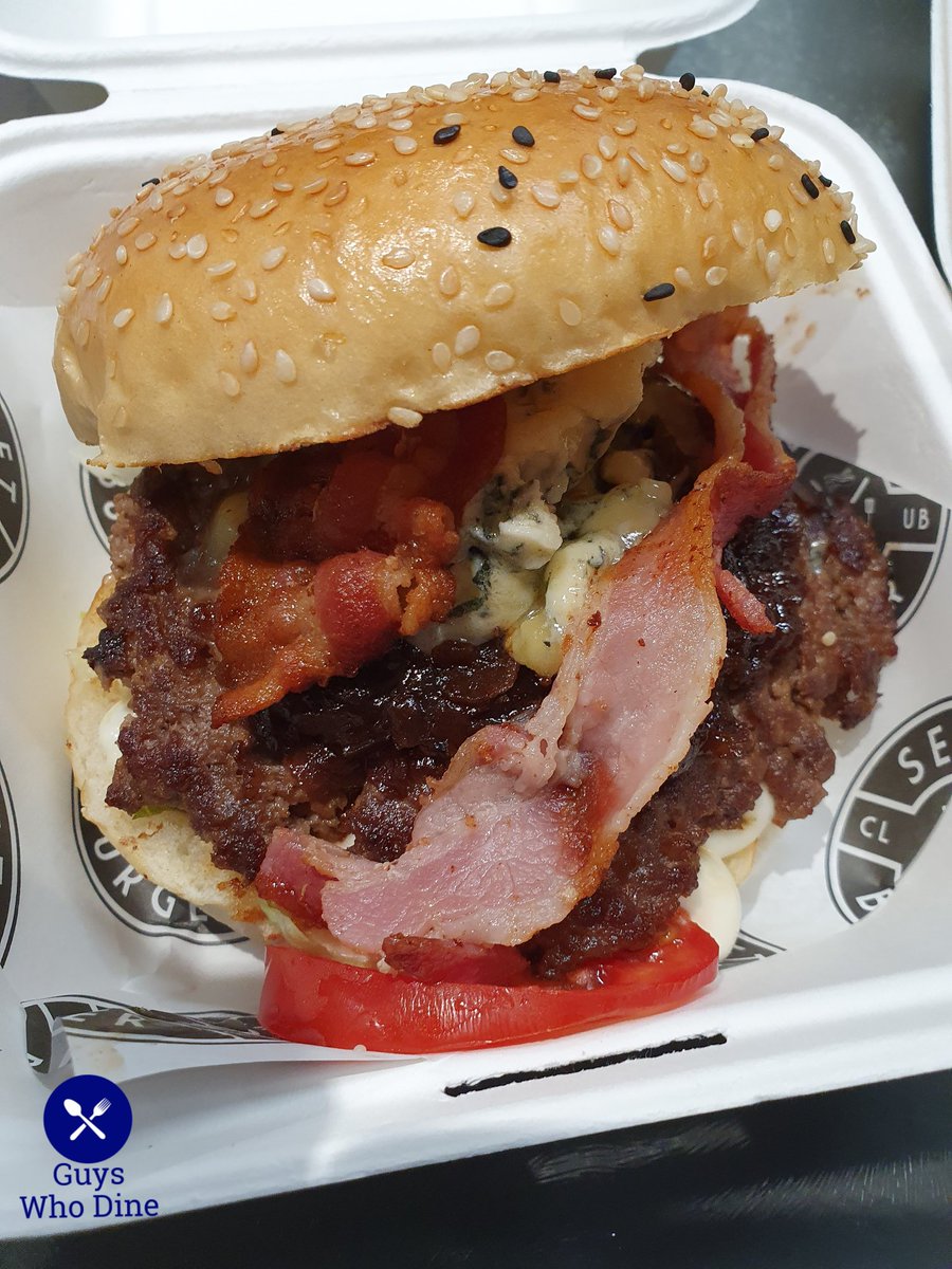 guysdine's tweet photo. Perfect #bonfirenight having a takeaway @secretburgerCLB from Albie's in #carlton #Nottingham #supportlocal #supportsmallbusiness https://t.co/etsd6705sI